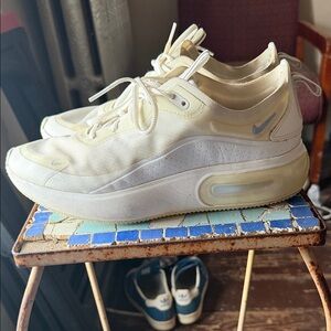 Nike Women's Cream Sneakers Dia Air max